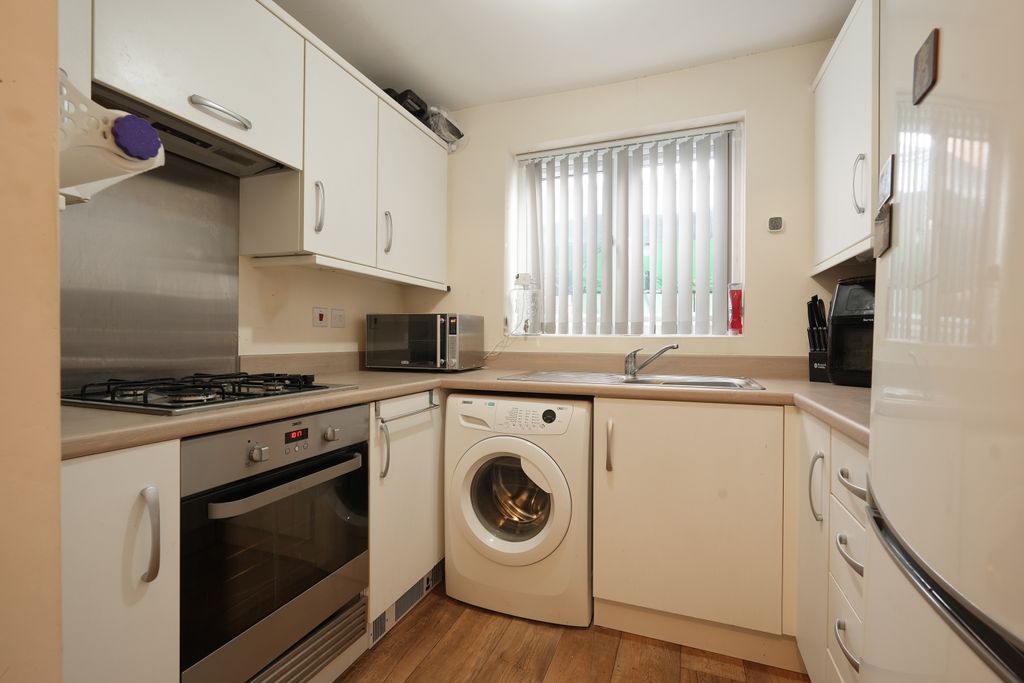 Property photo 2 of 9 Estate Agent Ewemove Scunthorpe Kitchen