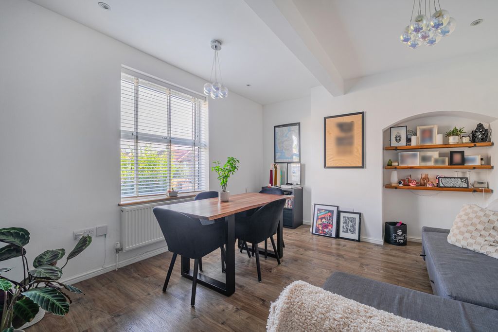 Property photo 3 of 13 1510154-16-6A86c0...