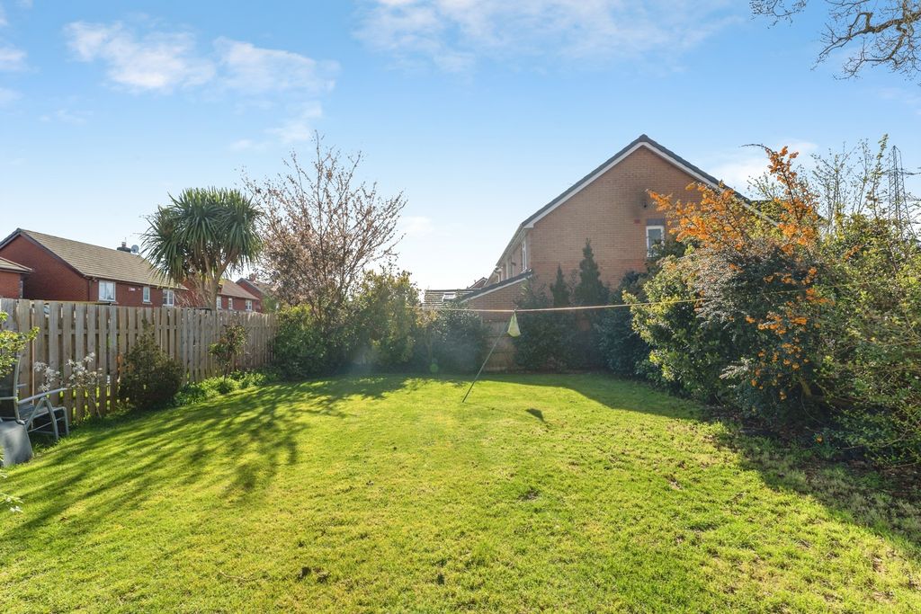 Property photo 3 of 35 Pbox-Img.Jpg