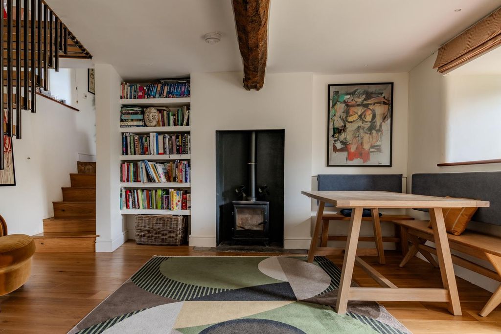 Property photo 2 of 32