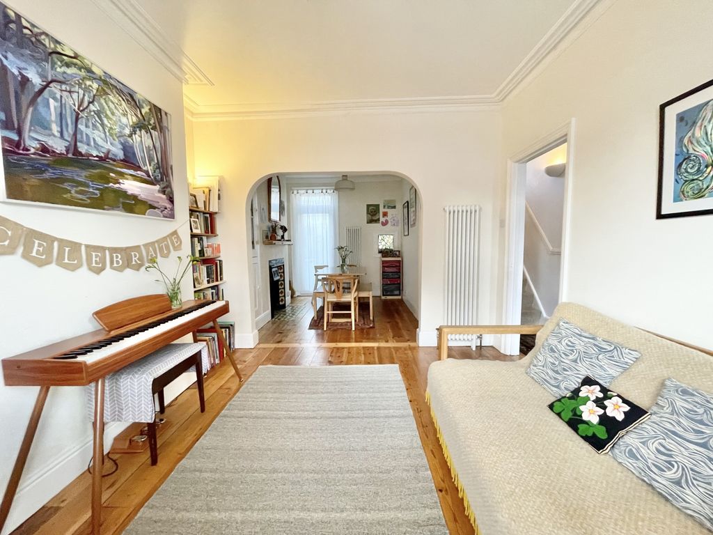 Property photo 3 of 17 Photo 4