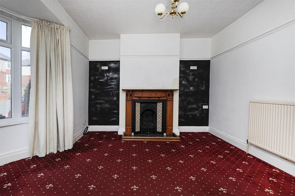 Property photo 3 of 25 Living Room