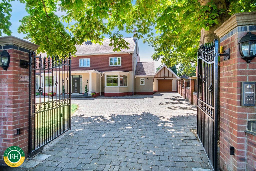 Property photo 2 of 34