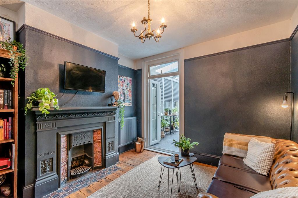 Property photo 2 of 28 8638846-Interior03.Jpg