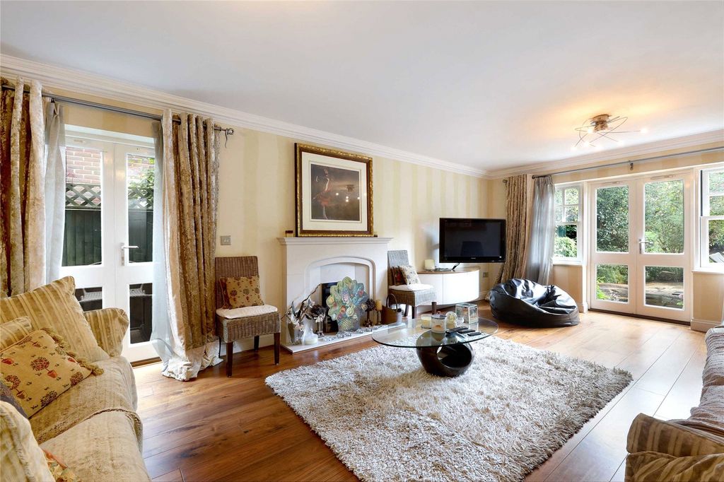 Property photo 3 of 15 Sitting Room