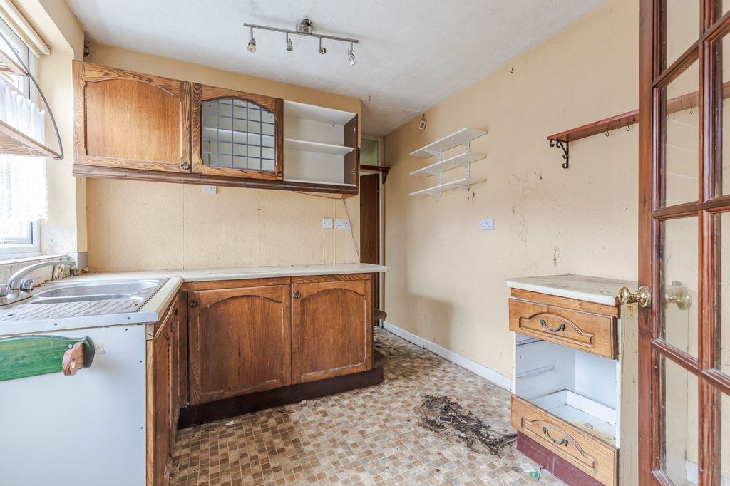 Property photo 2 of 21