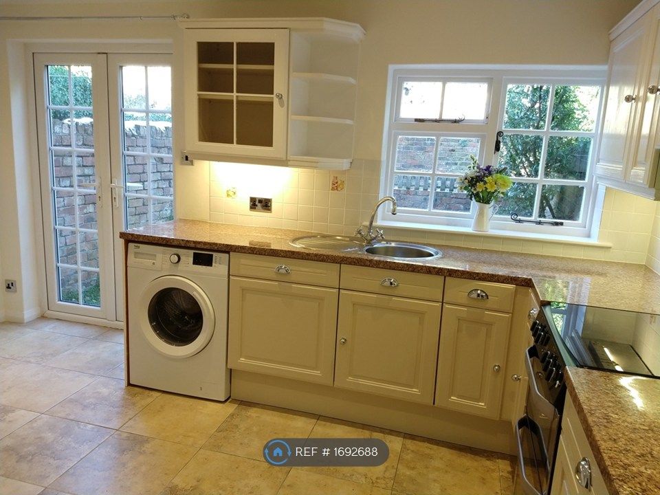 Property photo 3 of 23 Dining Kitchen