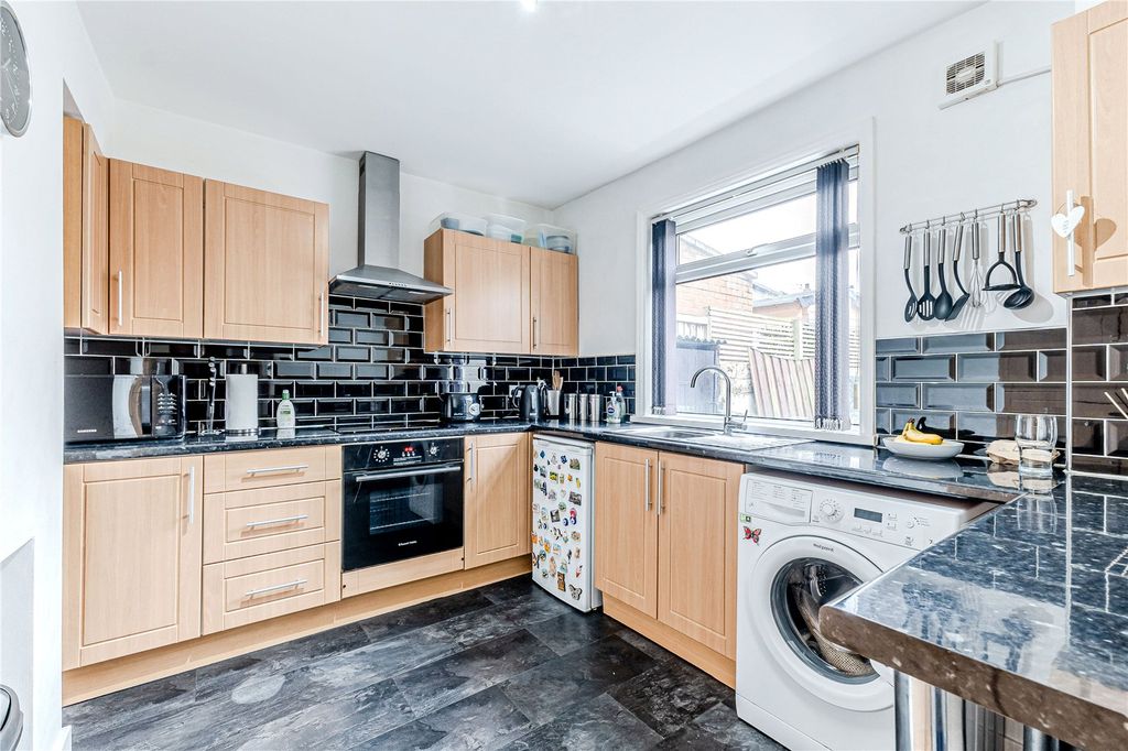 Property photo 2 of 12 Kitchen