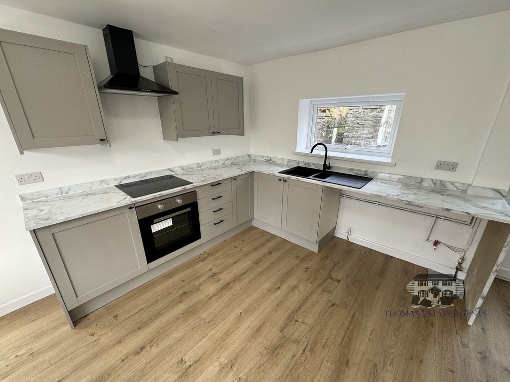 Property photo 3 of 13 Kitchen