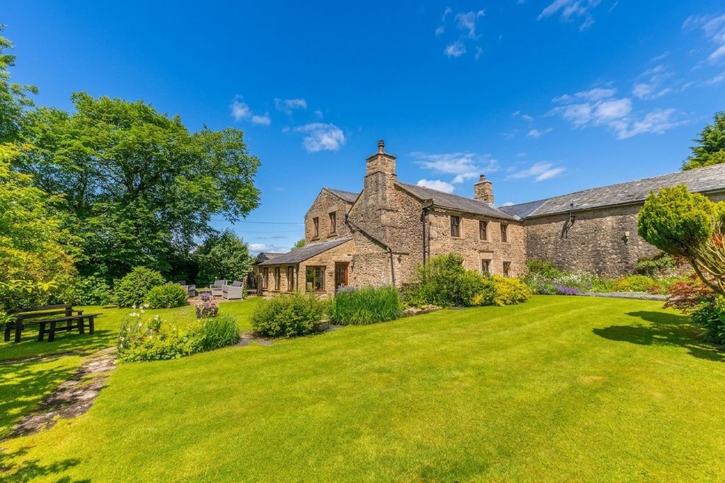 Property photo 2 of 39 42