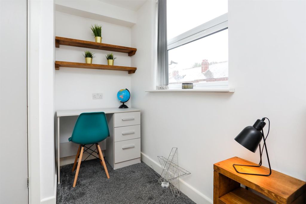 Property photo 3 of 7 68 St George's Road-21.Jpg