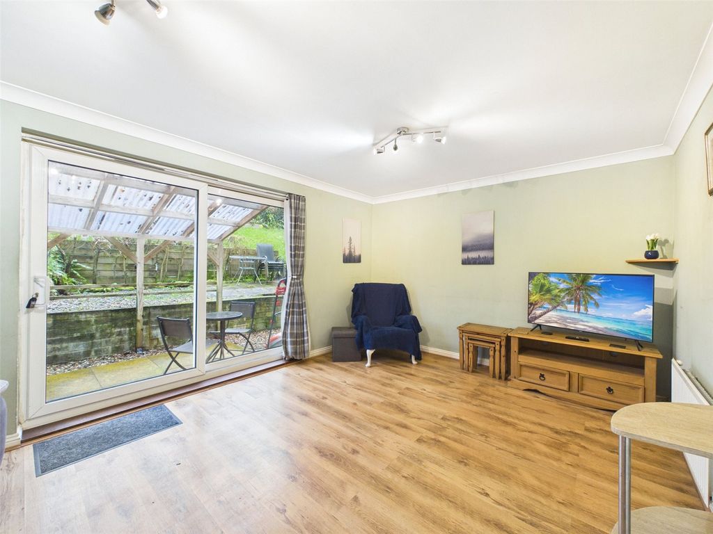 Property photo 2 of 11 Living Room