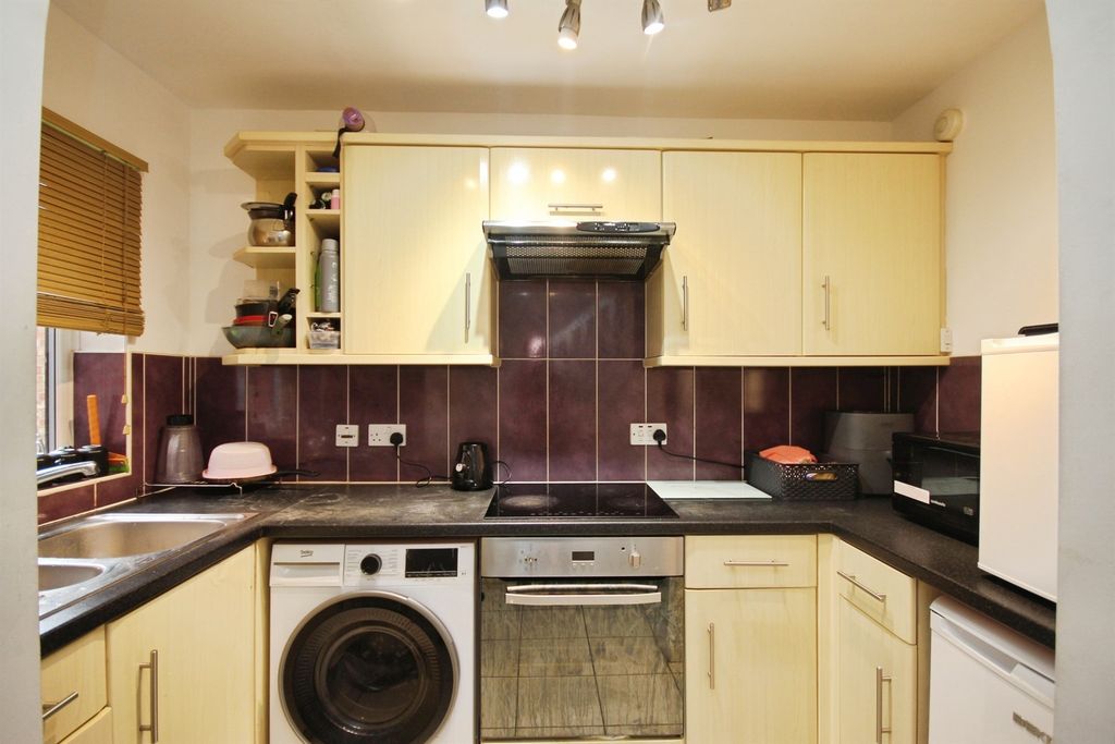 Property photo 2 of 17