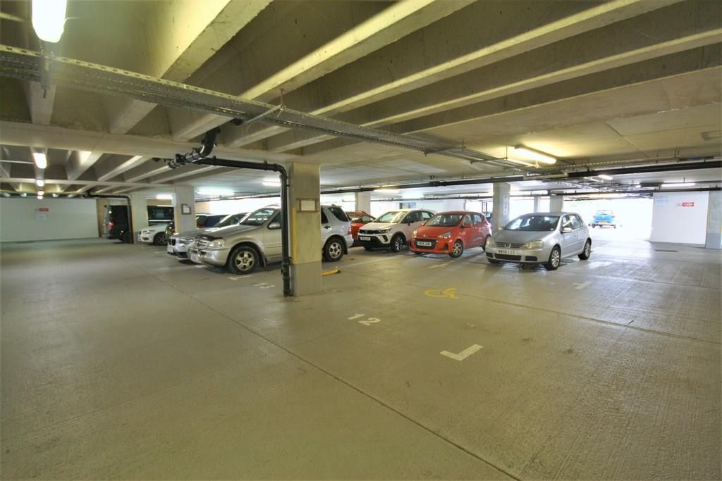 Property photo 3 of 19 Parking