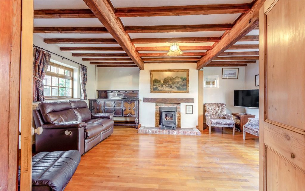 Property photo 2 of 22 Sitting Room