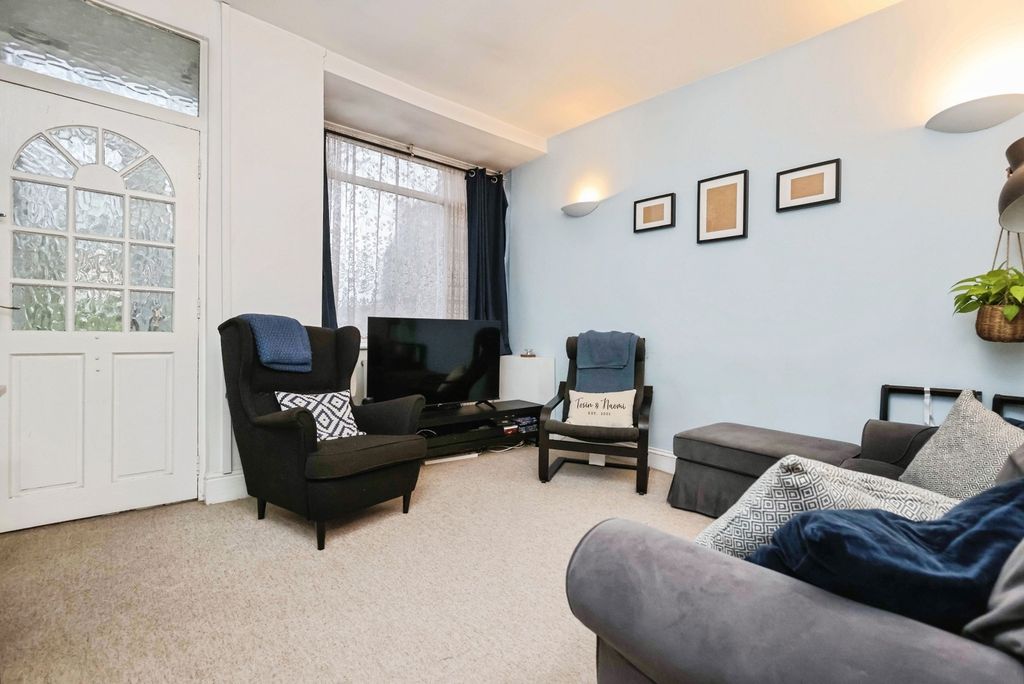 Property photo 2 of 19 Living Room