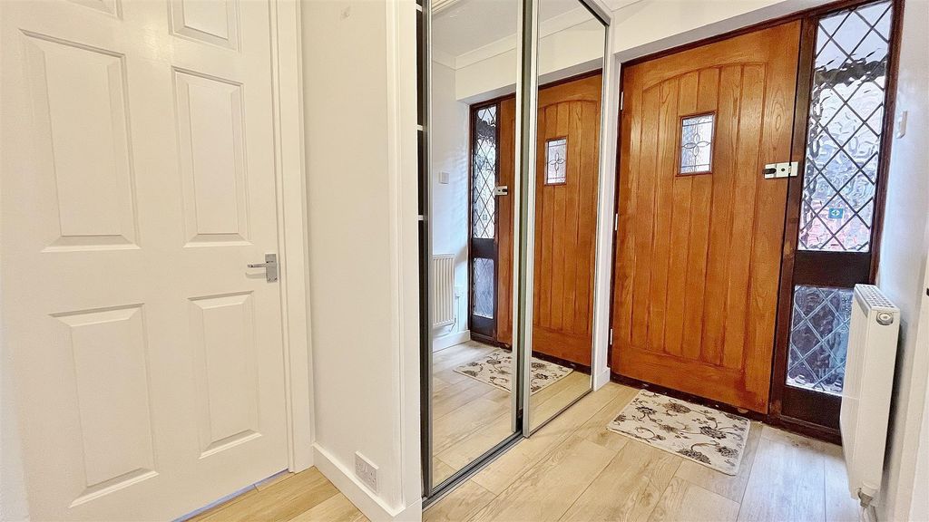 Property photo 2 of 11 Entrance Hallway