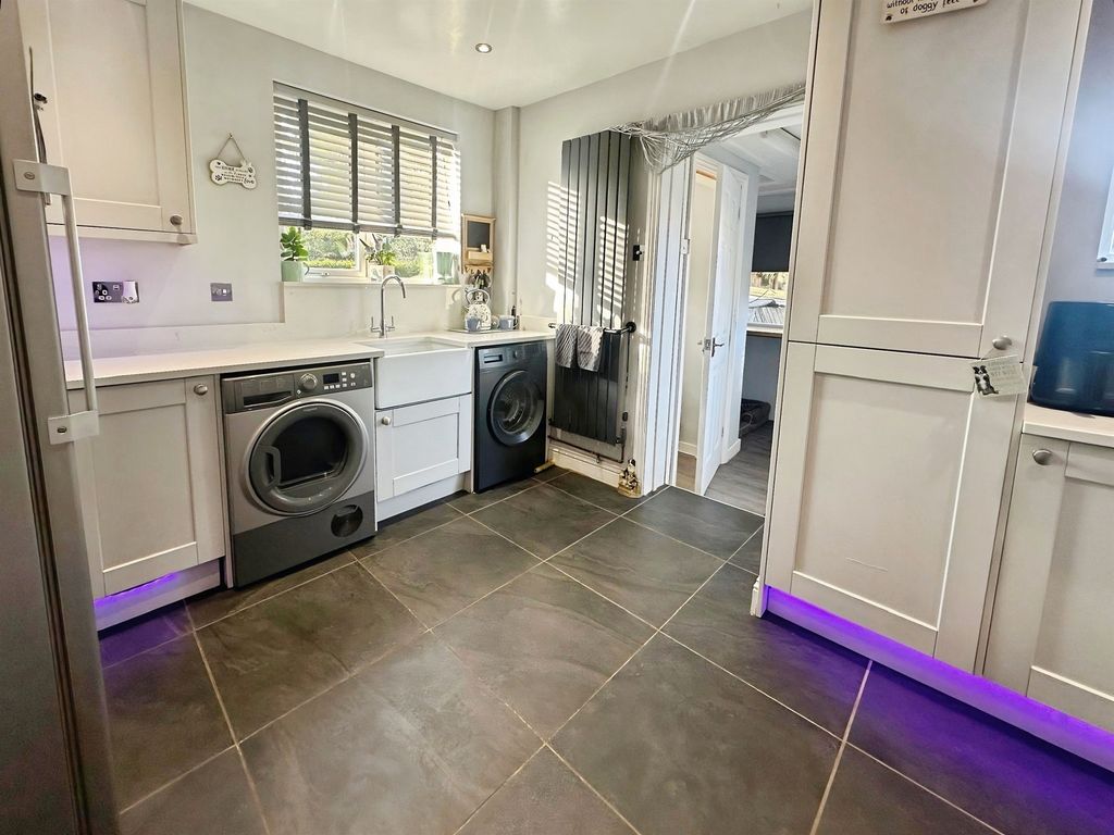 Property photo 3 of 25