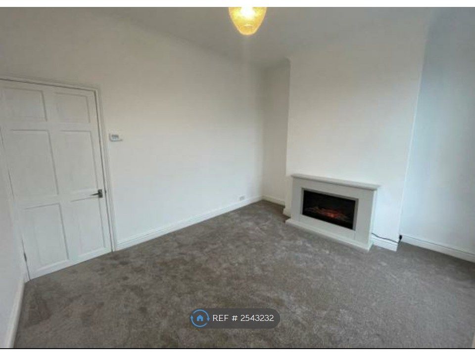 Property photo 3 of 12 Lounge #2
