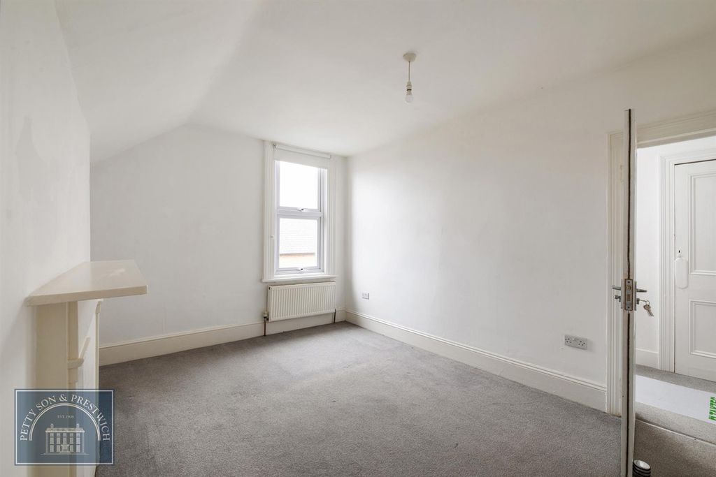 Property photo 2 of 7 High Street_007.Jpg