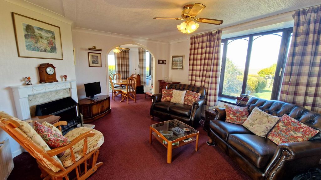 Property photo 2 of 27