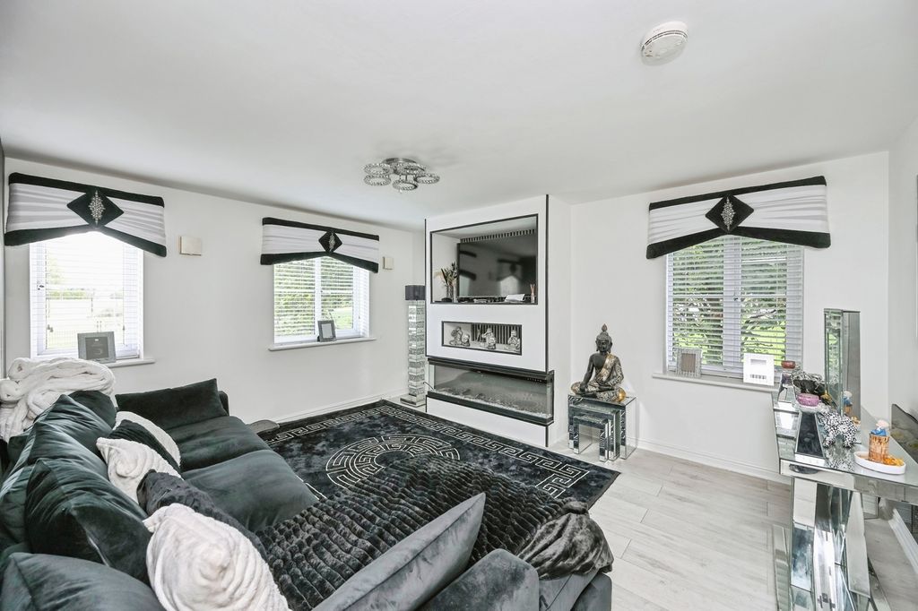 Property photo 3 of 14 Pbox-Img.Jpg