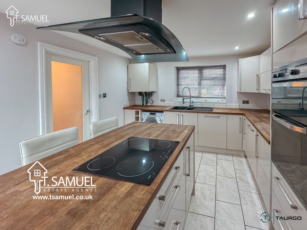 Property photo 1 of 33 Photo 10