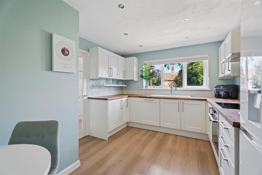 Property photo 2 of 20 Kitchen Breakfast Room