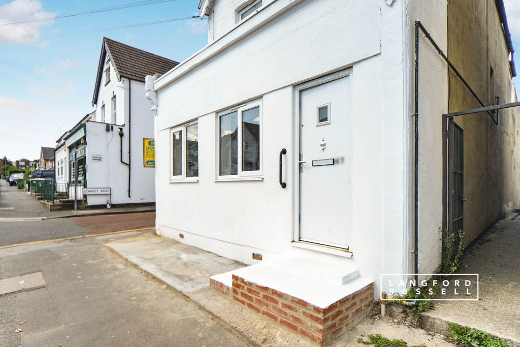 Property photo 3 of 10 External