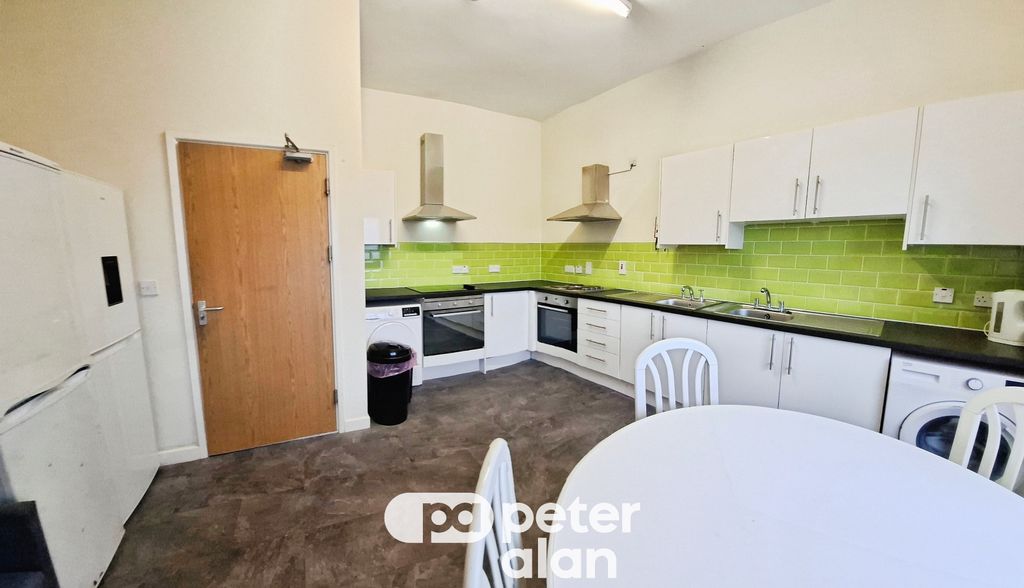 Property photo 3 of 10 Balcony