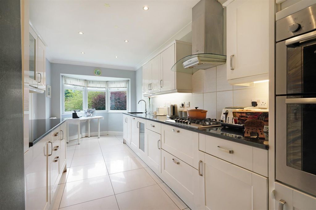 Property photo 3 of 14 Kitchen