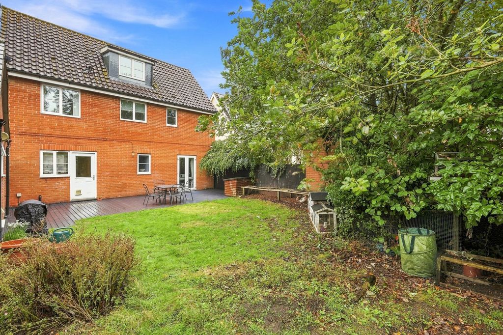 Property photo 3 of 28