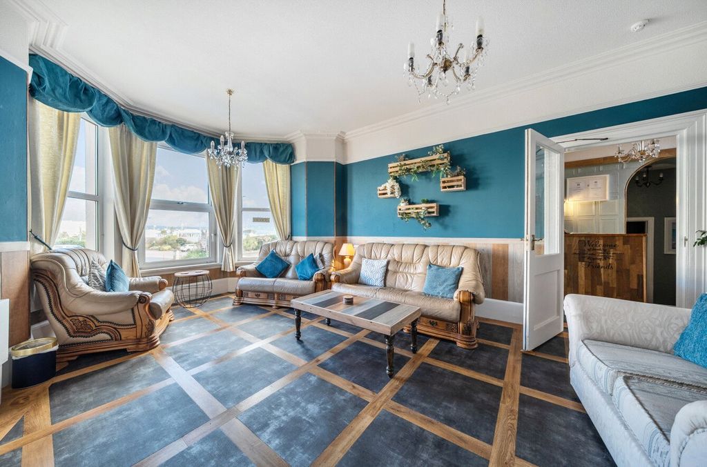 Property photo 2 of 47 Picture No. 11