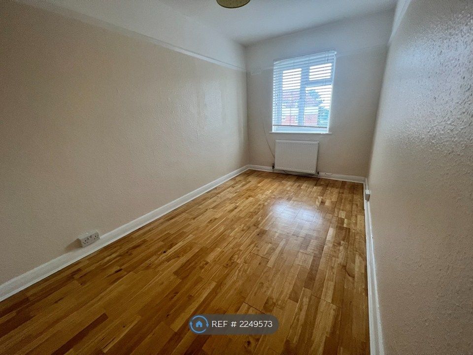 Property photo 3 of 7 Second Double Bedroom