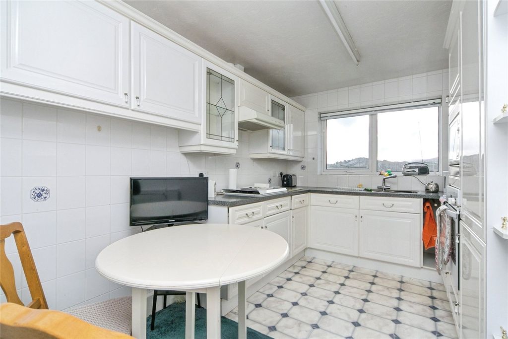 Additional image 5 of 2 bed flat for saleLon Vardre, Deganwy, Conwy LL31