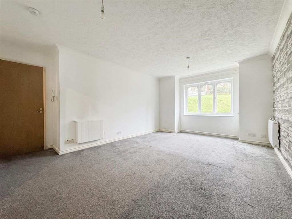 Property photo 3 of 11 9-Img_8429.Jpg