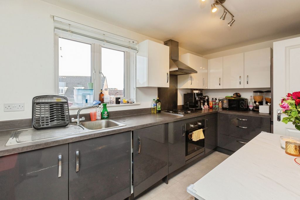 Property photo 3 of 9 Pbox-Img.Jpg