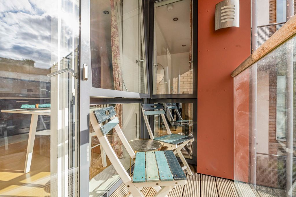 Property photo 3 of 20 Balcony