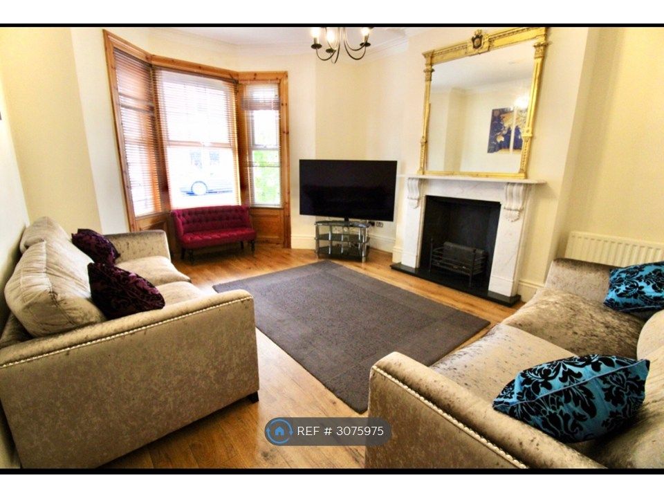 Property photo 1 of 6 Stunning Lounge With 65 Smart Tv