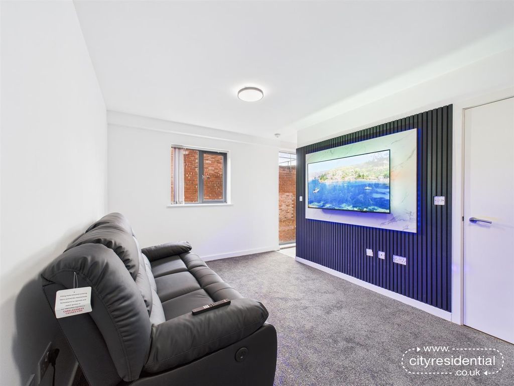 Property photo 1 of 16 Living Room