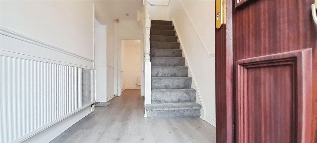 Property photo 2 of 14 Entrance