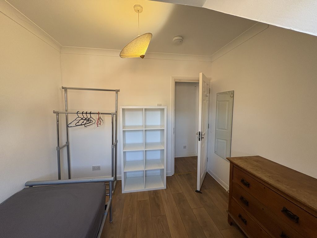 Property photo 3 of 8 Room
