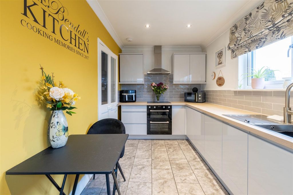 Property photo 3 of 24 S006.Jpg