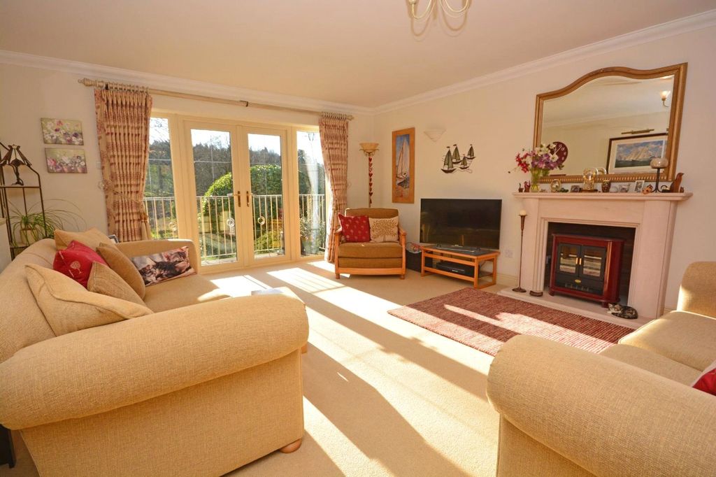 Property photo 2 of 21 Photo 02