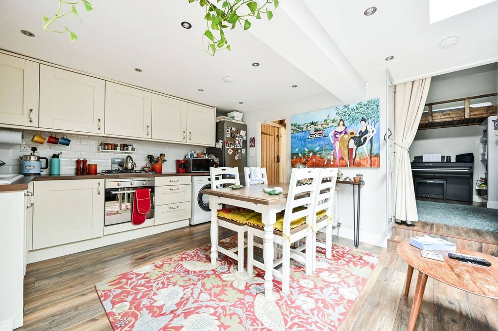 Property photo 2 of 9