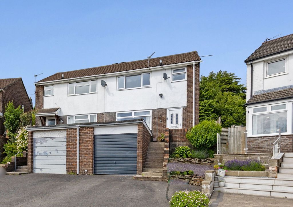 Property photo 1 of 25 Three Bedroom Semi-Detached