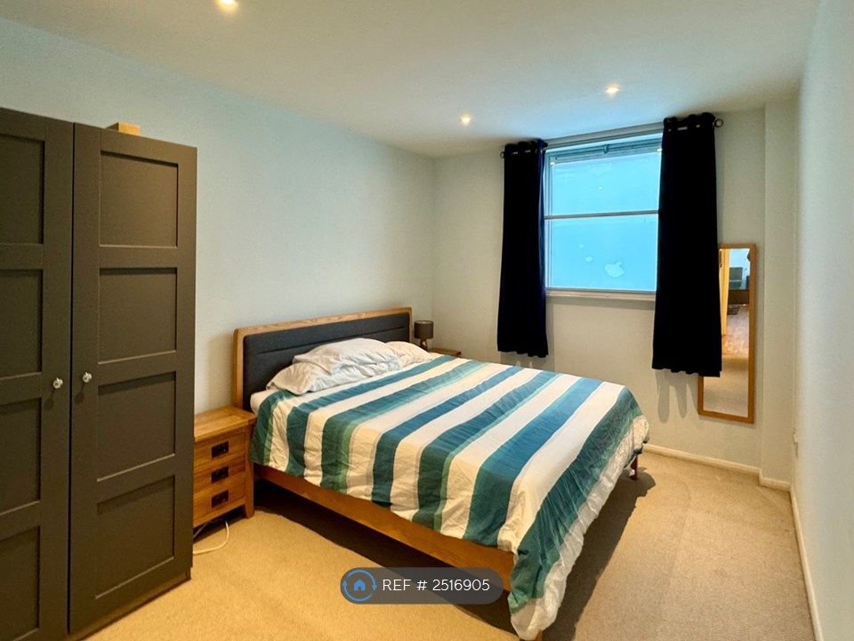 Property photo 3 of 7 Main Bedroom