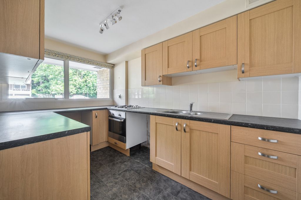 Property photo 3 of 13 1464802-20-6A0De9...