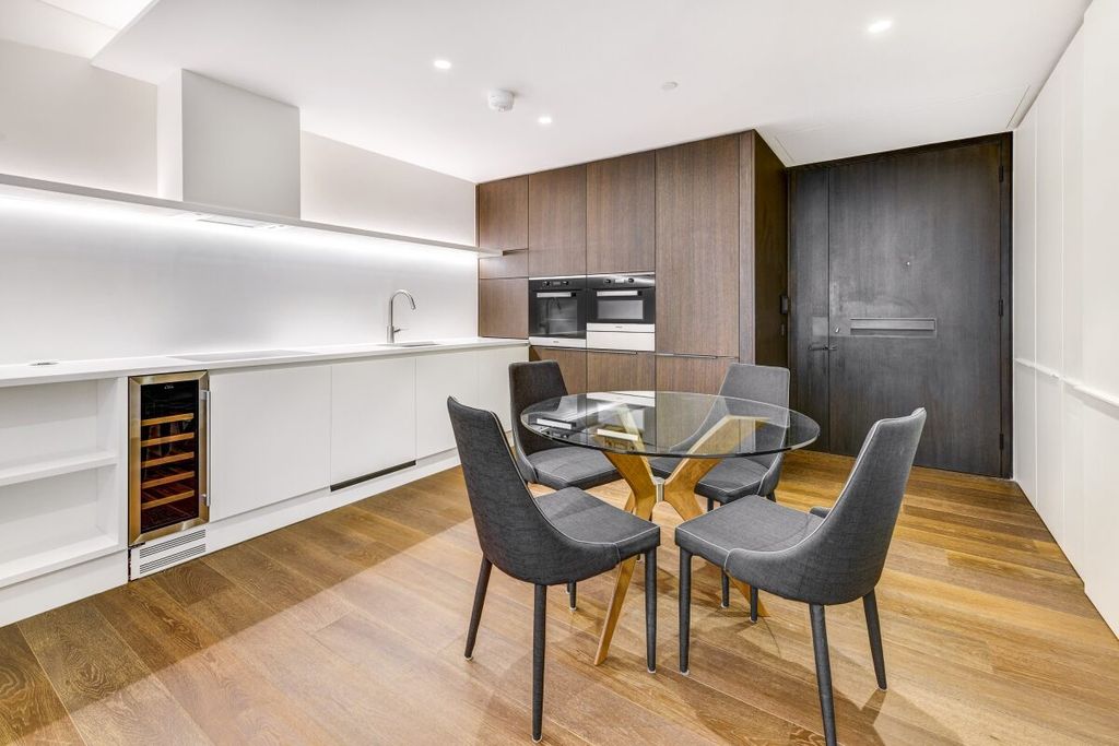 Property photo 2 of 15 Rathbone Square