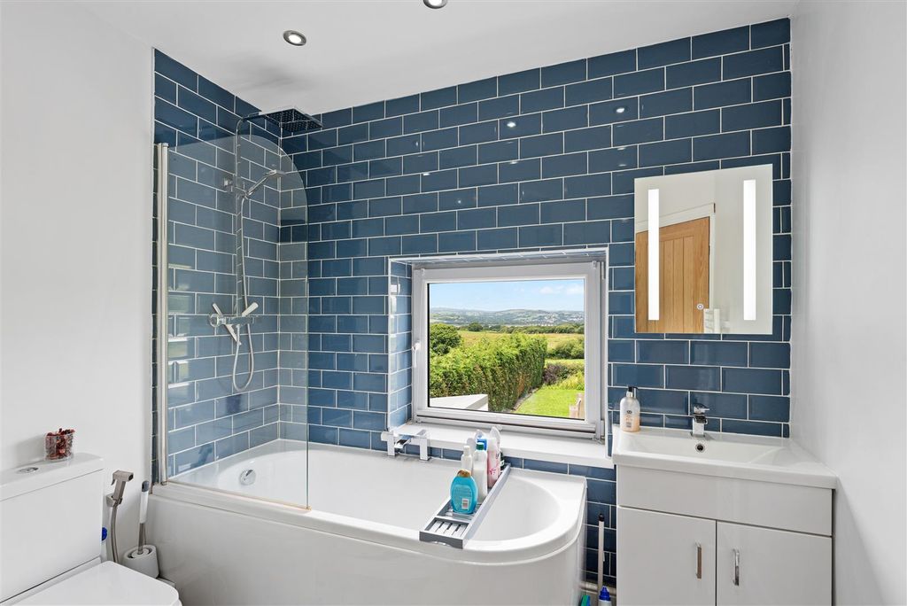 Property photo 3 of 28 Bathroom